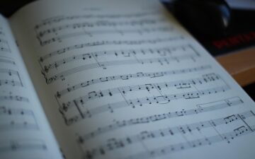 definition of music staff