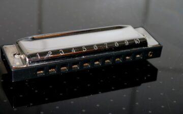 Harmonies on an instrument in the background